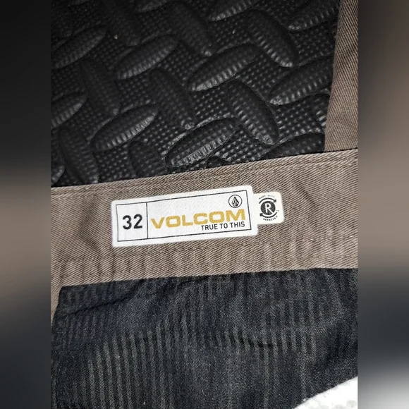 Volcom pants - Picture 3 of 12
